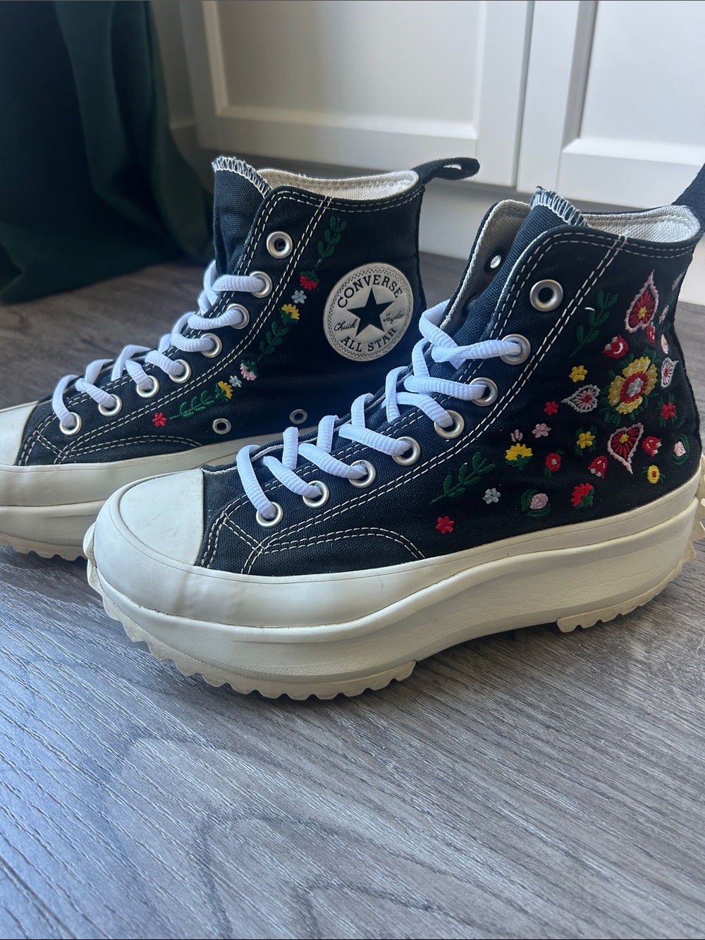 Converse Run Star Hike Platform High-Top Sneakers with Multicolor Floral Embroid - Picture 2 of 9